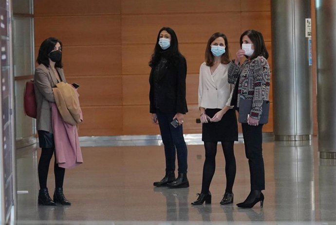 La ministra de Derechos Sociales y Agenda 2030, Ione Belarra,, a su llegada a la firma de un convenio con la consejera de Igualdad, Justicia y Políticas Sociales del Gobierno vasco, Beatriz Artolazabal