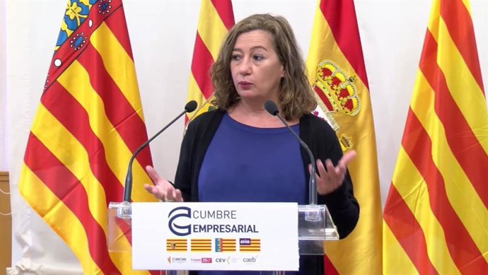 La presidenta del Govern, Francina Armengol, en la rueda de prensa.