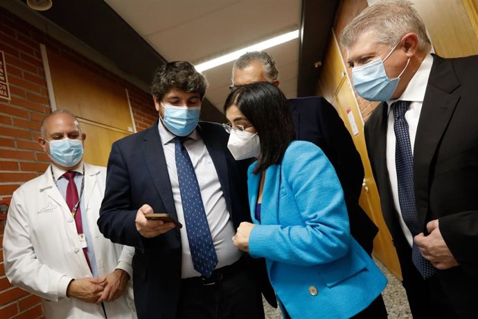 28-10-21 La Ministra De Sanidad, Carolina Darias, El Delegado Del Gobierno José Vélez Y El Presidente De La Región Fernando López Miras, Han Atendido A Los Medios De Comunicación Tras Visitar El Hospital Virgen De La Arrixaca De Murcia.