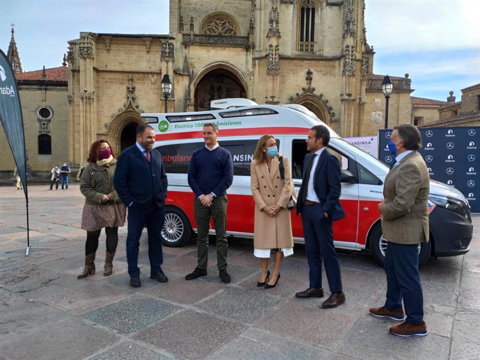Presentación de la nueva ambulancia eléctrica de Transinsa.
