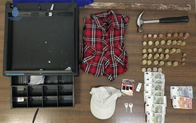 Dos detenidos por un robo de madrugada en un local de Palma.