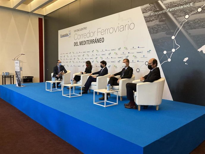 Marta Subir, Dami Callvet, Josep M. Cruset y Jordi Ferrando, durante la mesa redonda.