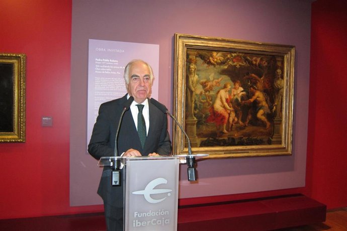 El director de Fundación Ibercaja, José Luis Rodrigo, presenta el cuadro 'Tetis recibiendo las armas de Aquiles'.