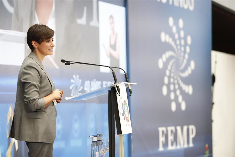 La ministra de Política Territorial, Isabel Rodríguez, interviene  en la inauguración de la Jornada '40 Años de la FEMP, Proximidad y Poder Local' a 28 de octubre 2021 en Torremolinos (Málaga, Andalucía)