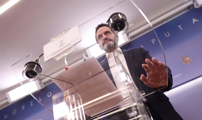 El vicesecretario general de Ciudadanos (Cs) y portavoz adjunto de la formación naranja en el Congreso de los Diputados, Edmundo Bal, responde a los medios en una rueda de prensa en el Congreso 