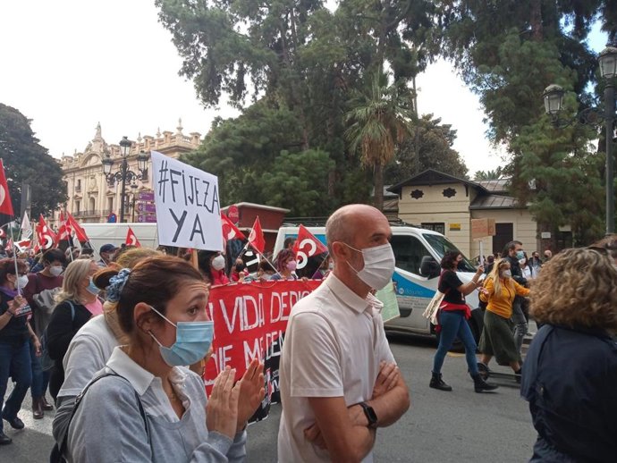 Manifestación en Valncia para exigir la consolidación del personal temporal e interino