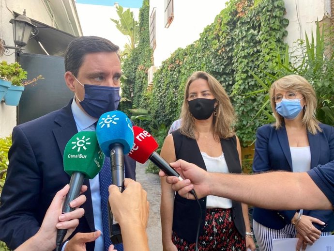 Archivo - El portavoz del PP en el Ayuntamiento de Sevilla, Juan de la Rosa, en una imagen de archivo.