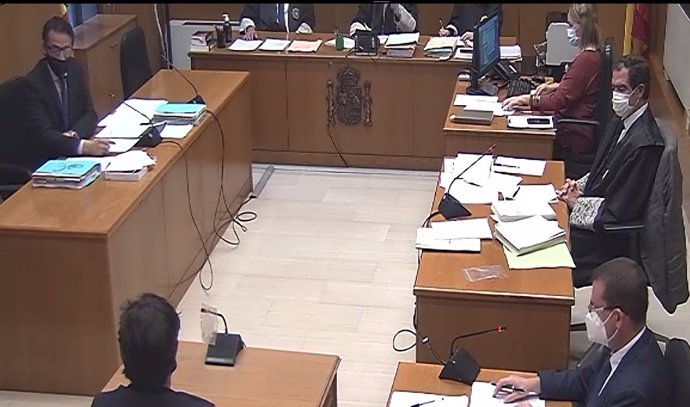Juicio en la Audiencia de Barcelona a un hombre acusado de estafar a su pareja, el 28 de octubre de 2021.