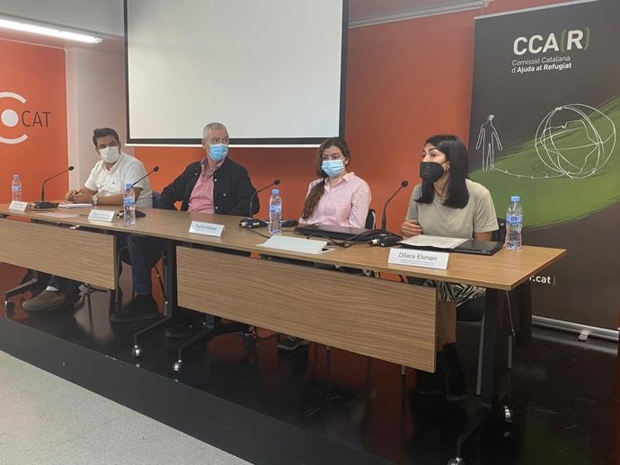 Presentación de la campaña 'Sense Refugi' del CCAR en la sede de Lafede.Cat