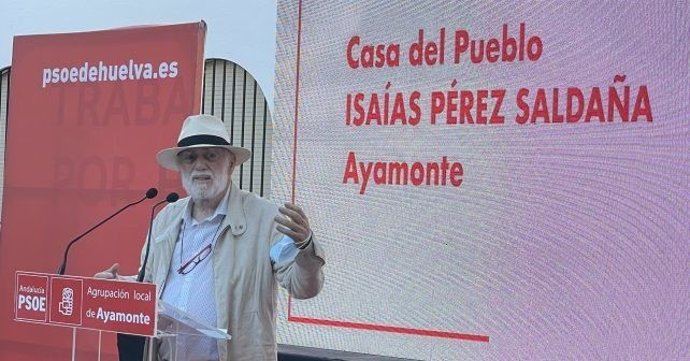 El socialista Isaías Pérez Saldaña durant el acto de rotulación de la Casa del Pueblo con su nombre en pasado mes de septiembre.