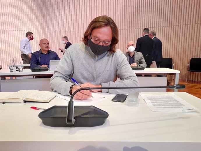 La Diputación de Barcelona ha aprobado por unanimidad en el pleno de este jueves una moción presentada por el grupo municipal de Cs para mejorar los servicios de las entidades bancarias en los municipios de la provincia.