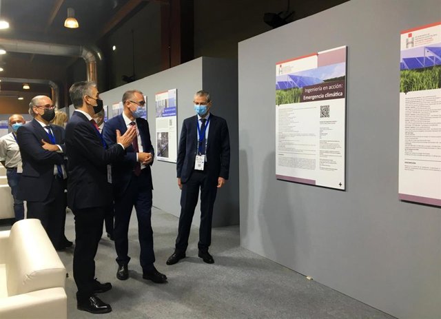 El consejero de Salud del Principado de Asturias, Pablo Fernández, asiste a la inauguración del 38 Congreso Nacional de Ingeniería Hospitalaria, en el recinto ferial gijonés 'Luis Adaro'