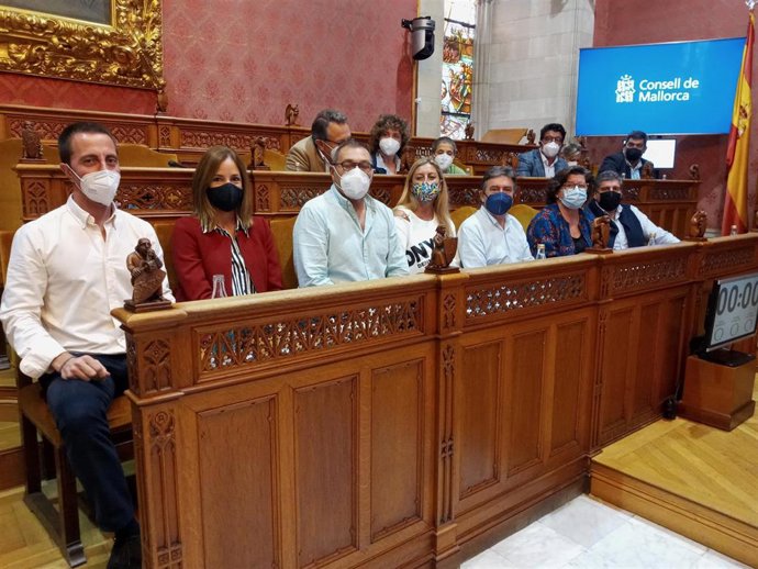 En primera línea, los consellers del PP en el Consell.