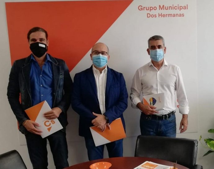 Representantes del grupo municipal de Cs en Dos Hermanas, en Sevilla.