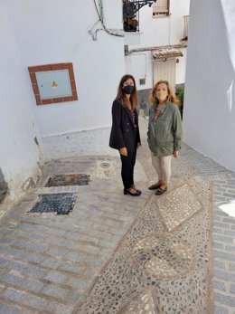 La delegada territorial de Regeneración, Justicia y Administración Local, Mónica Alejo, ha visitado este jueves el municipio malagueño de Igualeja