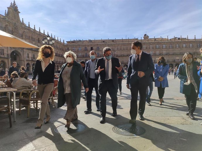 Escrivá (C) junto alalcalde de Salamanca (D).