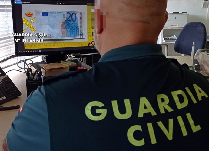 La Guardia Civil investiga a cuatro jóvenes por cometer estafas con billetes falsos en Cartagena