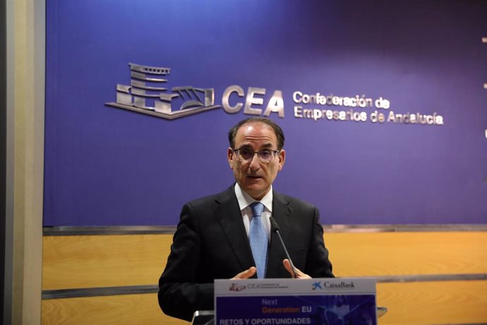 El presidente de la CEA, Javier González de Lara, en la sede de la patronal andaluza en una foto de archivo.