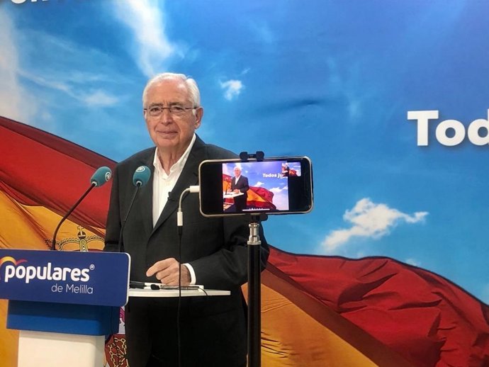 El presidente del PP de Melilla, Juan José Imbroda, en una rueda de prensa este jueves
