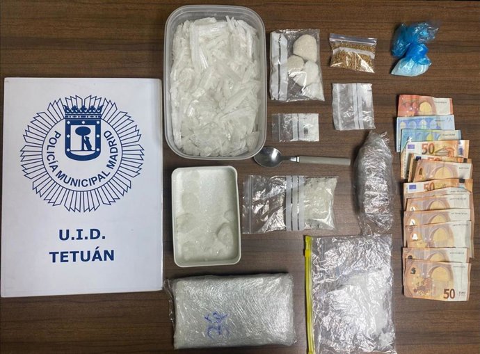 Droga y dinero incuatado en el desarticulado laboratorio y punto de venta de metanfetamina y cocaína en el madrileño distrito de Tetuán