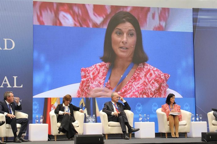 La alcaldesa de Santander, Gema Igual, interviene en una mesa redonda celebrada en el Palacio de Congresos de Torremolinos, con motivo del 40 aniversario de la FEMP.