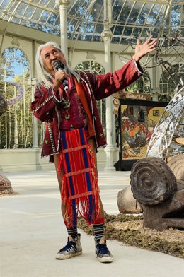 El artista Kidlat Tahimik presenta en 'taparrabos' su instalación para el Reina Sofía