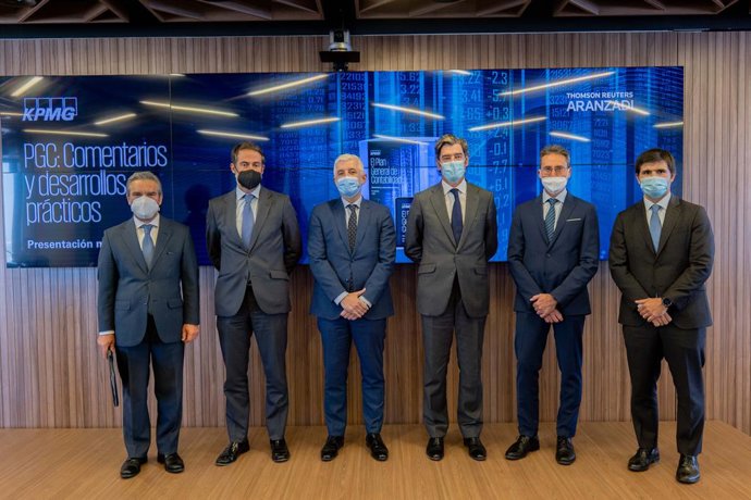 Foto de la presentación con el presidente del Instituto de Contabilidad y Auditoría de Cuentas (ICAC), Santiago Durán, y el presidente de KPMG, Juanjo Cano