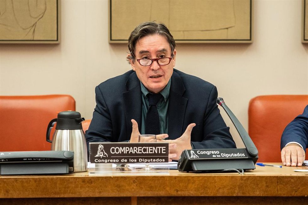 El director del Instituto Cervantes, Luis García Montero, comparece en una Comisión de Asuntos Exteriores en el Congreso de los Diputados, a 28 de octubre de 2021, en Madrid, (España). La comparecencia tiene como objetivo informar sobre el Proyecto de L