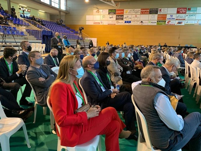 Empresarios y ejecutivos asisten a la Trobadda Empresarial al Pirineu