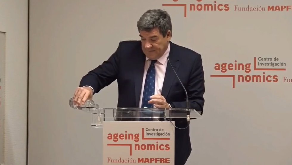 La respuesta de Antonio Huertas (Mapfre) a la pregunta de Escrivá sobre el vídeo viral del atril y el agua