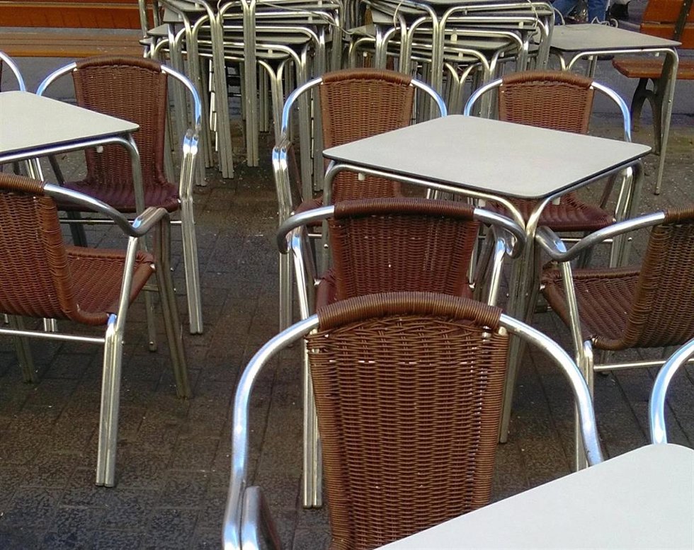 Archivo - Imagen de archivo de la terraza de un bar.