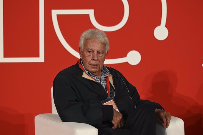 El expresidente del Gobierno, Felipe González, interviene en el coloquio: "Es el momento de Extremadura, España y Europa: respuestas desde la socialdemocracia", en el 13 Congreso Regional del PSOE, a 22 de octubre de 2021, en Mérida, Badajoz, Extremadur