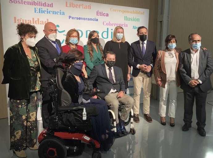 Foto de familia antes de la gala de los 20 años de Predif.