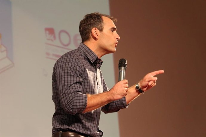 El portavoz de Unidas Podemos por Andalucía y coordinador general de IU en la comunidad, Toni Valero, en un acto en Torremolinos