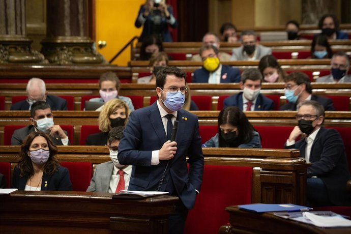 El presidente de la Generalitat, Pere Aragons, en el pleno del Parlament en la sesión del 20 de octubre.