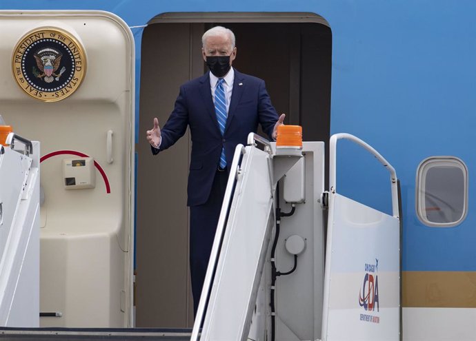 07 October 2021, US, Illinois: USPresident Joe Biden arrives at O'Hare International Airport aboard Air Force One for a visit to Elk Grove Village. Photo: Brian Cassella/TNS via ZUMA Press Wire/dpa