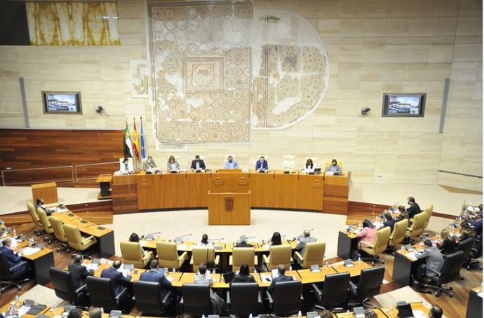 La Asamblea de Extremadura celebra pleno ordinario