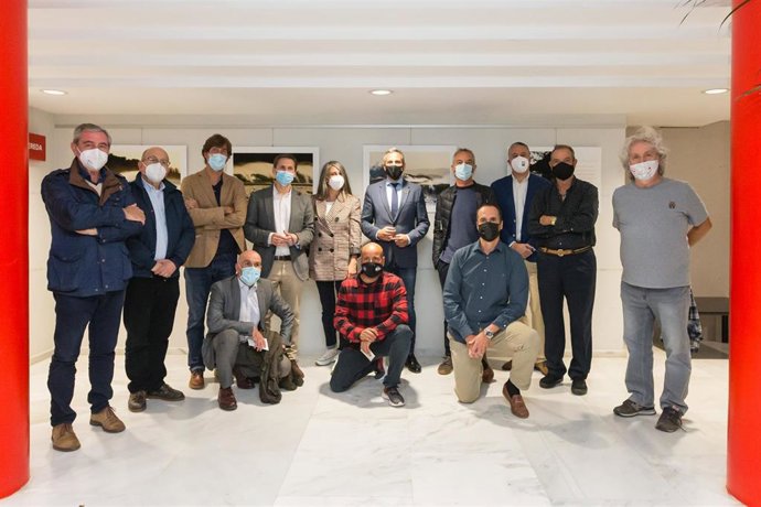 El vicepresidente y consejero de Deporte, Pablo Zuloaga, durante la presentación del proyecto Cantabria Surfing Sostenible