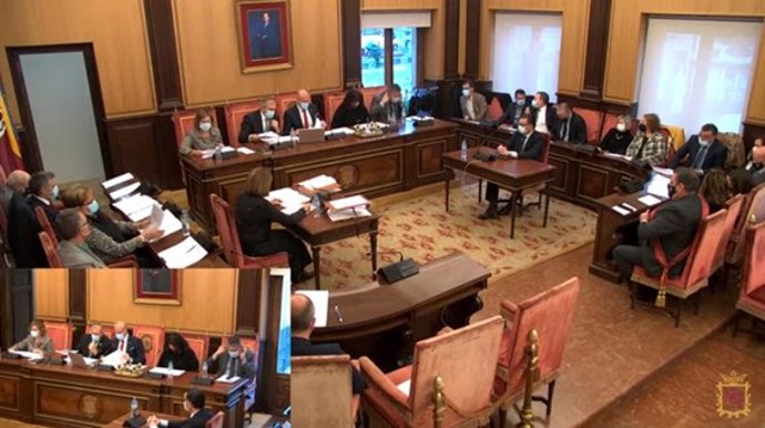 El alcalde de León, José Antonio Diez, preside el pleno ordinario del mes de octubre del Ayuntamiento de León.