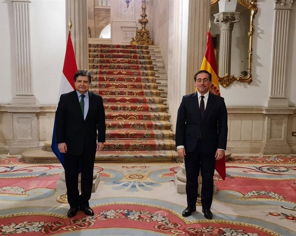 El ministro de Asuntos Exteriores, UE y Cooperación, José Manuel Albares, y su homólogo paraguayo, Euclides Acevedo