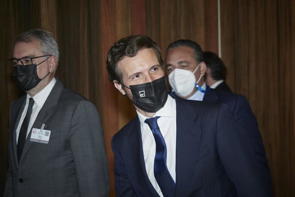 El presidente del PP, Pablo Casado, en la apertura del XXIV Congreso Nacional de la Empresa Familiar en el Palacio de Congresos y Auditorio Baluarte, a 25 de octubre de 2021, en Pamplona, Navarra, (España). 