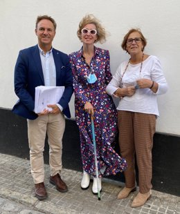 David de la Encina, diputado de Bienestar Social de la Diputación de Cádiz, durante el encuentro con la Asociación de Afectadas de Endometriosis de Cádiz, Adaecc.