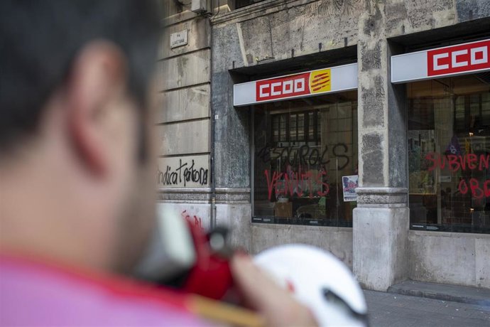 La fachada de una sede de CCOO en Barcelona, en una imagen de archivo.