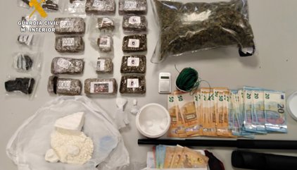 Desmantelados dos puntos de venta de drogas en Laredo y Ramales y detenidas ocho personas