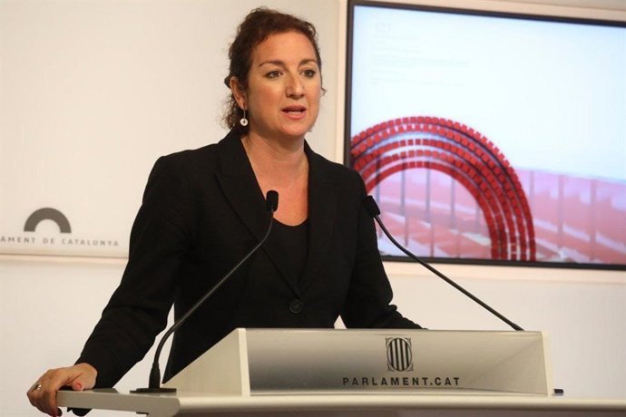 La portavoz del PSC en el Parlament, Alícia Romero, en rueda de prensa.