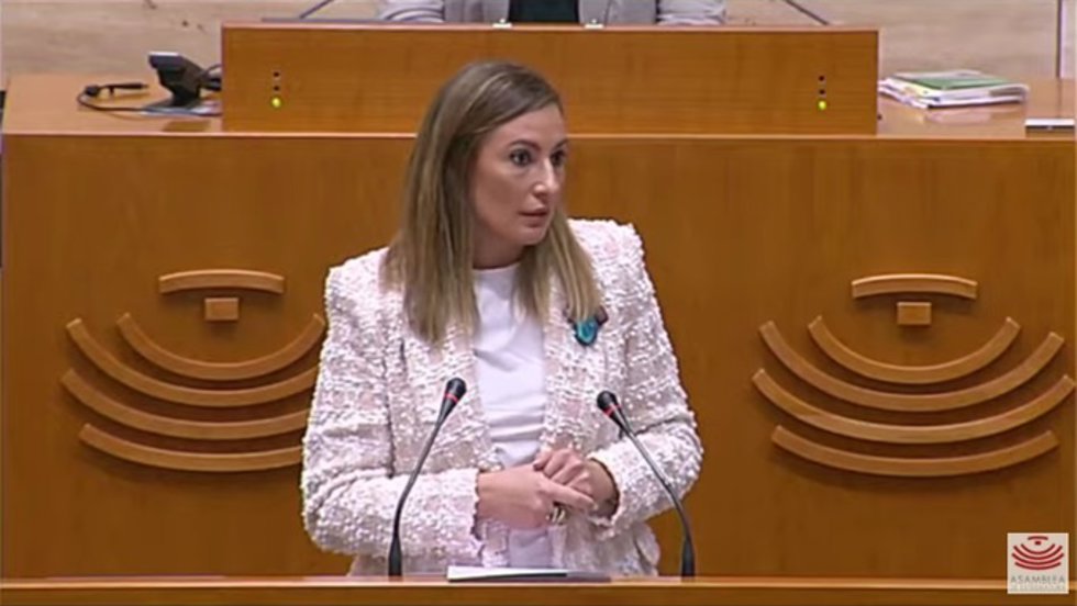La portavoz del Grupo Socialista en la Asamble de Extremadura, Lara Garlito, en el debate de totalidad de los PGEx 2022
