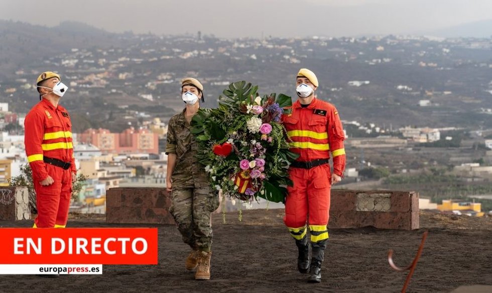 Varios militares participan en un homenaje a las personas fallecidas que se encuentran enterradas en cementerios afectados por la lava del volcán de Cumbre Vieja, a 1 de noviembre de 2021, en Los Llanos de Aridane, La Palma, Santa Cruz de Tenerife, Cana