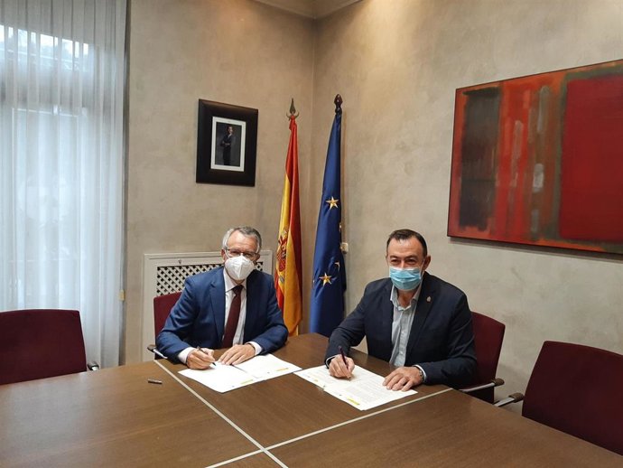 La Confederación Hidrográfica del Cantábrico y  el Ayuntamiento de Grado firman un convenio frente a inundaciones en Peñaflor