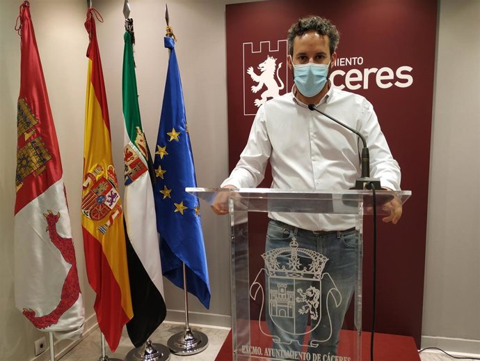 El portavoz del Gobierno de Cáceres, Andrés Licerán, en la rueda de prensa posterior a la Junta de Gobierno local