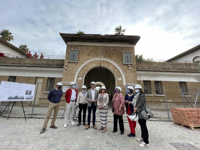 Empiezan las obras de rehabilitación del pabellón de ingresos de Ranilla, que se convertirá en centro de la memoria histórica tras unas inversión de 1,1 millones de euros.